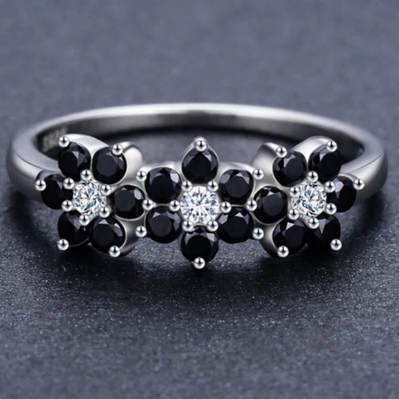 NWOT 925 sterling silver black spinel flower ring - Picture 6 of 7